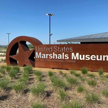 Old Fort Loft King & Queen Suites Nearest Accomodation To Marshals Museum Power Your Ev For Free! Форт-Сміт Екстер'єр фото