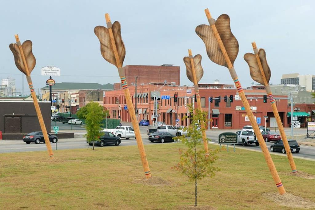 Old Fort Loft King & Queen Suites Nearest Accomodation To Marshals Museum Power Your Ev For Free! Форт-Сміт Екстер'єр фото